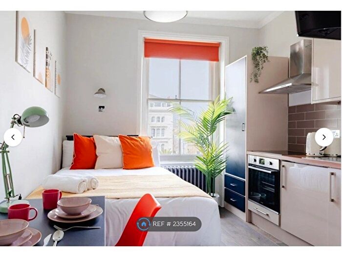 Studio To Rent In Leinster Square, London, W2