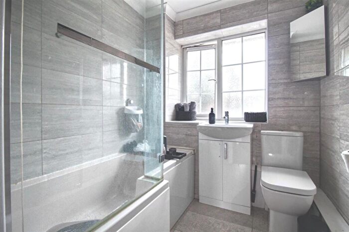 2 Bedroom Terraced House For Sale In Beeston Drive, Cheshunt, EN8