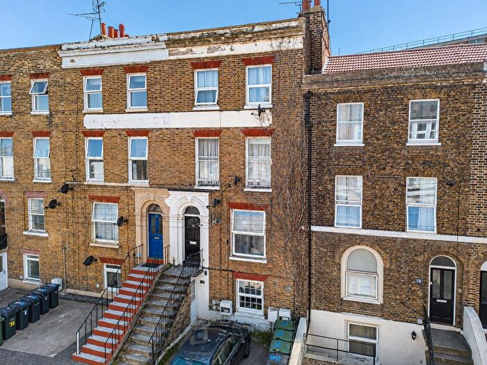 1 Bedroom Flat For Sale In Parrock Street, Gravesend, Kent, DA12
