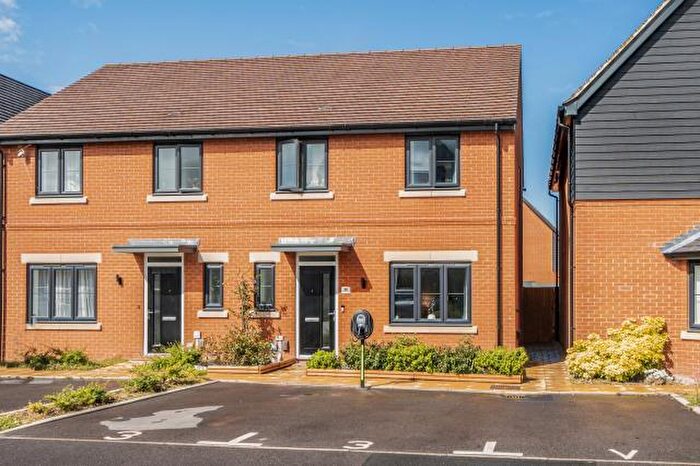 3 Bedroom Semi-Detached House For Sale In Hazel Grove, Wantage, OX12