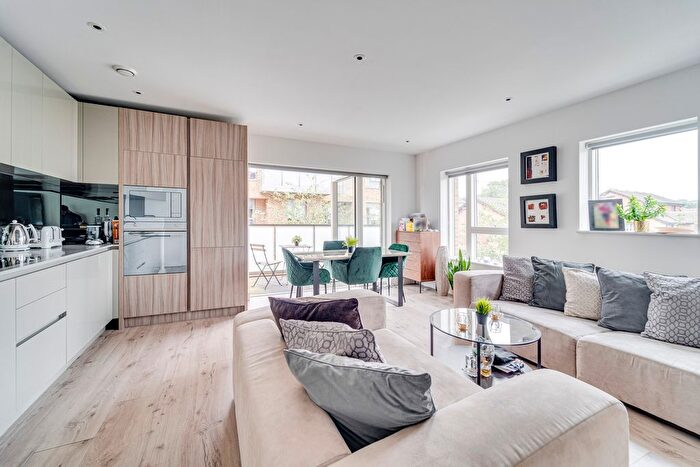 2 Bedroom Flat To Rent In High Street, Hornsey, London, N8