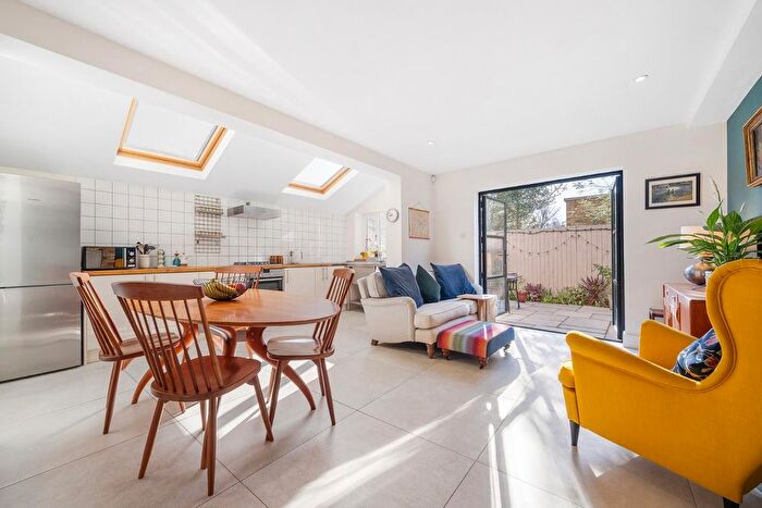 2 Bedroom Flat For Sale In Helix Gardens, SW2