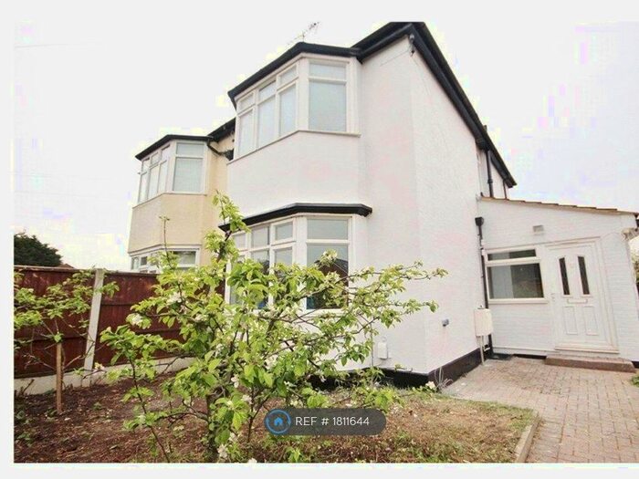 3 Bedroom Semi-Detached House To Rent In Burgoyne Road, Sunbury-On-Thames, TW16