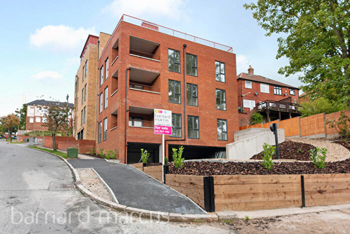 3 Bedroom Apartment To Rent In Hyde Road, South Croydon, CR2