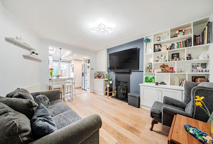 2 Bedroom Flat For Sale In Wide Way, Mitcham, CR4