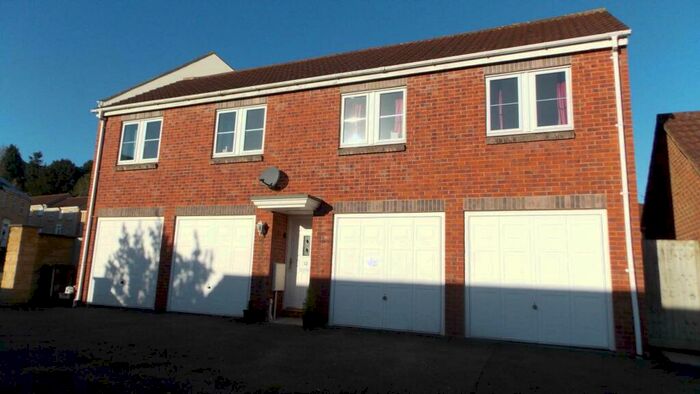 2 Bedroom Coach House To Rent In Henley Way, Frome, BA11