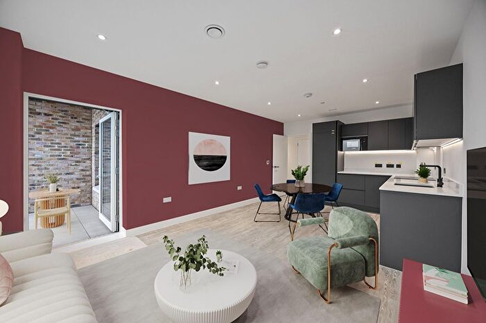 1 Bedroom Flat For Sale In North Gate Park, St Ann's Road, N15