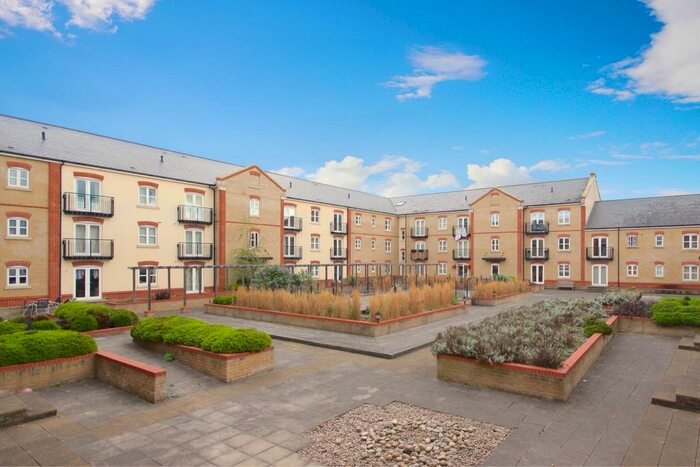 3 Bedroom Flat To Rent In Masters House, Aylesbury, Buckinghamshire HP21