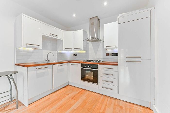 2 Bedroom Flat To Rent In Woodside Green, South Norwood, London, SE25