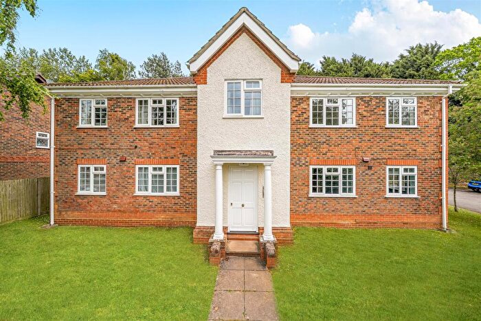 1 Bedroom Apartment For Sale In Dodsells Well, Wokingham, Berkshire, RG40