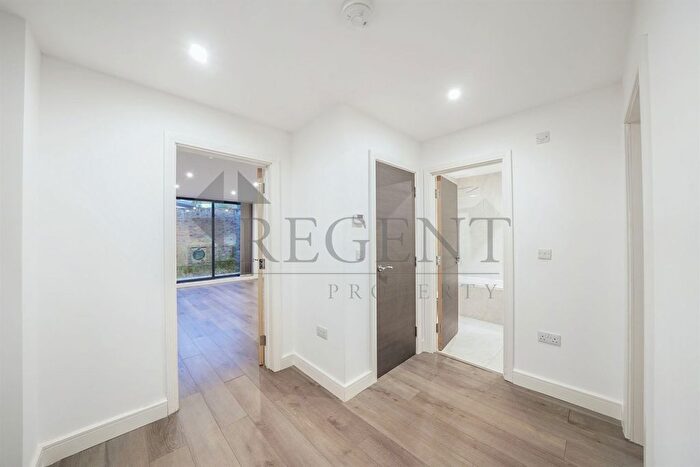 1 Bedroom Flat To Rent In The Gables, Tanyard Lane, DA5