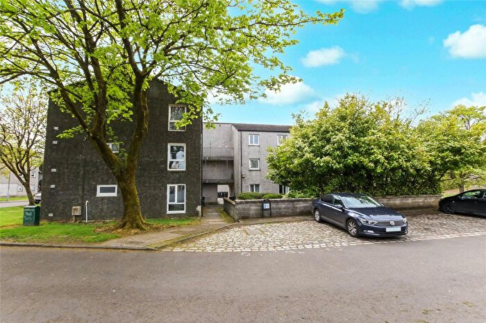 3 Bedroom Flat For Sale In Cedar Road, Cumbernauld, Glasgow, North Lanarkshire, G67