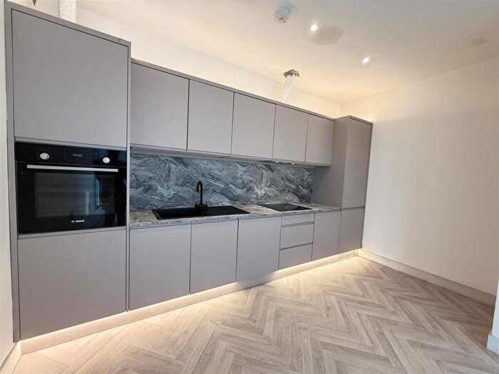 1 Bedroom Apartment To Rent In One Bedroom Pent House- Black Lake, West Bromwich, B70