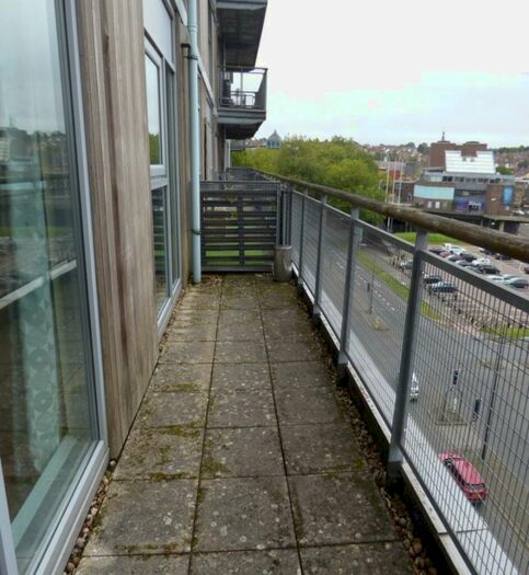 1 Bedroom Flat To Rent In Paramount Building, SN1