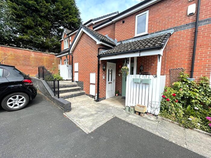 2 Bedroom Apartment For Sale In Peter Wood Gardens, Stretford, Manchester, M32