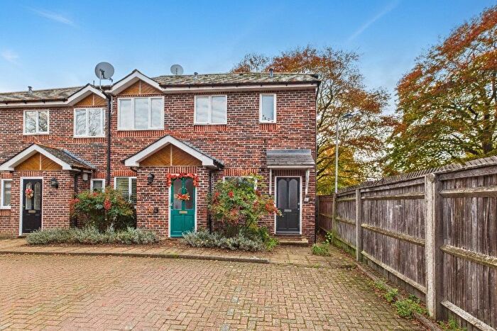 2 Bedroom Maisonette For Sale In Wilberforce Mews, Maidenhead, Berkshire, SL6