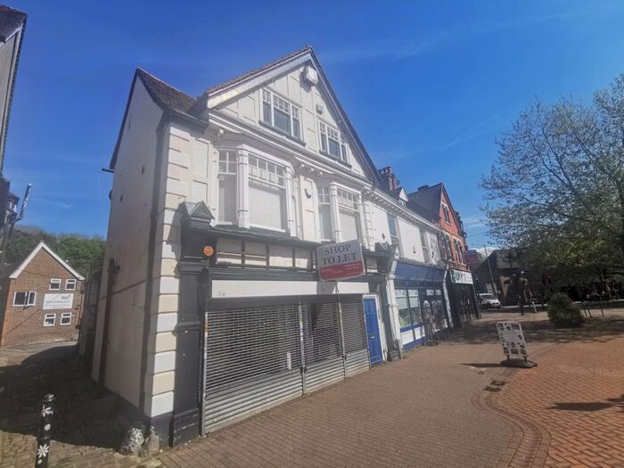 2 Bedroom Flat To Rent In Market Square, Chesham, HP5