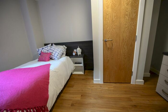 2 Bedroom Apartment To Rent In Bedroom Apartment In Queen Street, Sheffield, S1