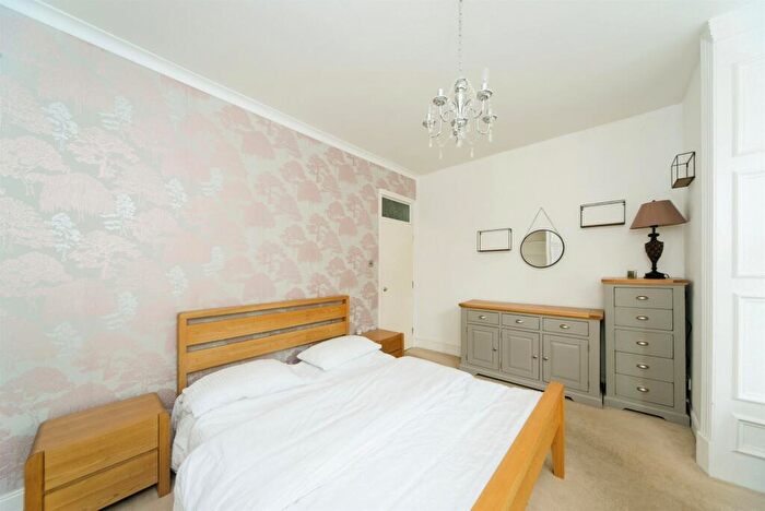 2 Bedroom Flat For Sale In Grassington Road, Eastbourne, BN20