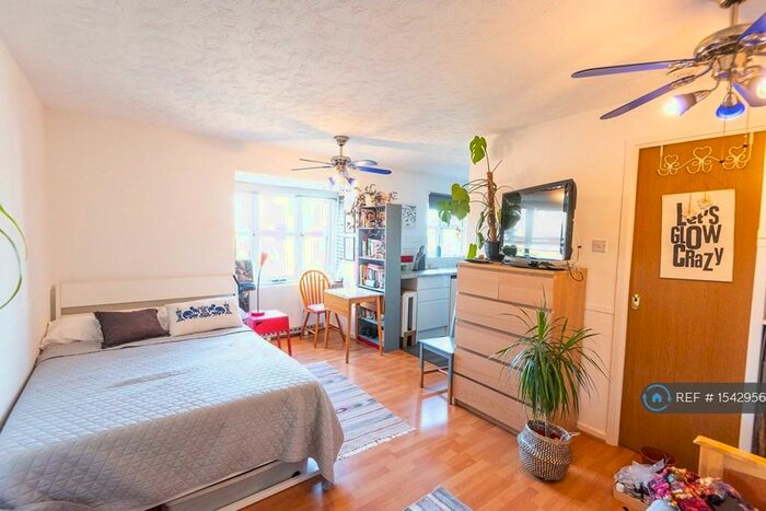 Studio To Rent In Toulouse Court, London, SE16