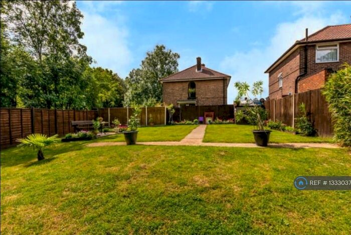 1 Bedroom Flat To Rent In Launcelot Road, Bromley, BR1