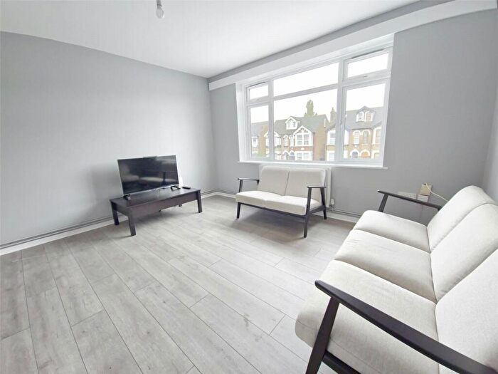 2 Bedroom Apartment To Rent In South Street, Romford, RM1