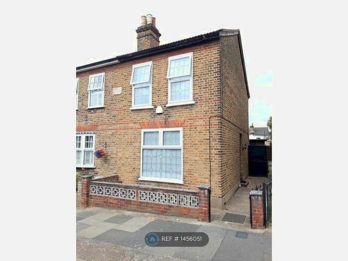 2 Bedroom Semi-Detached House To Rent In Malvern Road, Hornchurch, RM11