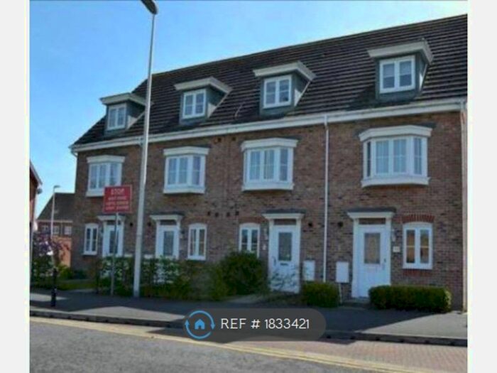 5 Bedroom Terraced House To Rent In Urquhart Road, Thatcham, RG19