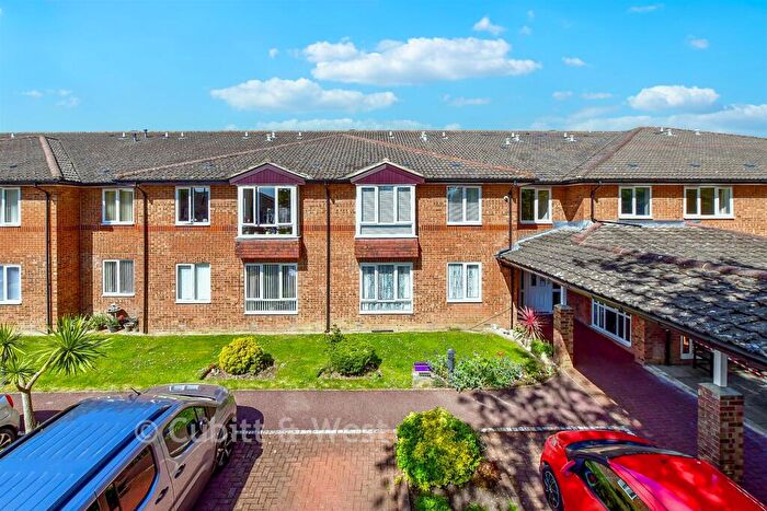 1 Bedroom Flat For Sale In Holman Close, Waterlooville, Hampshire, PO8