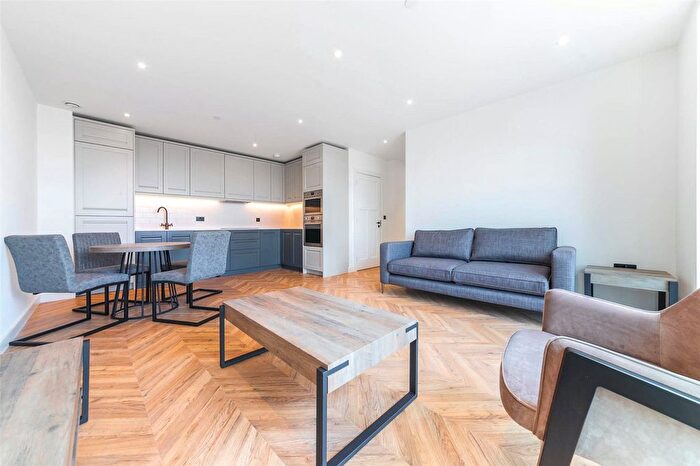 2 Bedroom Flat To Rent In Heritage Walk, Kingston Upon Thames, KT1