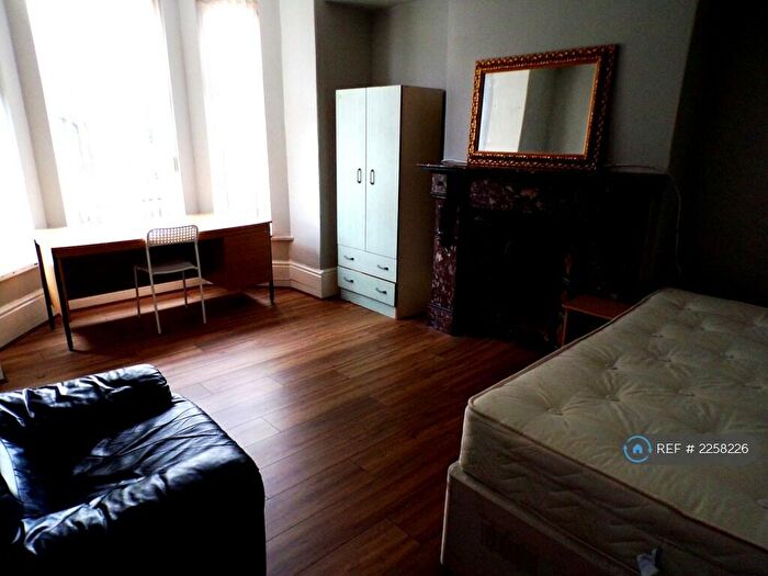 8 Bedroom Terraced House To Rent In Mauldeth Road, Manchester, M20