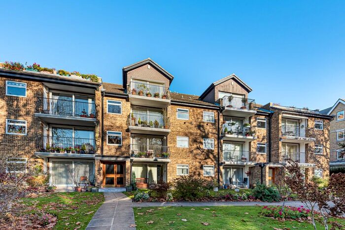 3 Bedroom Flat To Rent In Overbury Avenue, Beckenham BR3