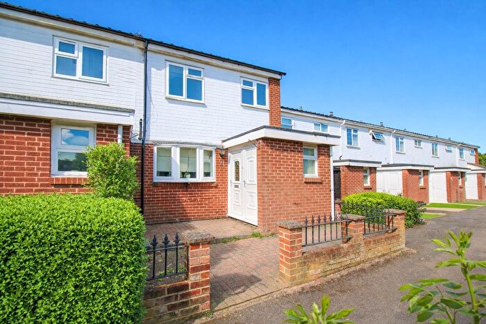 4 Bedroom Terraced House For Sale In Sycamore Field, Harlow, CM19