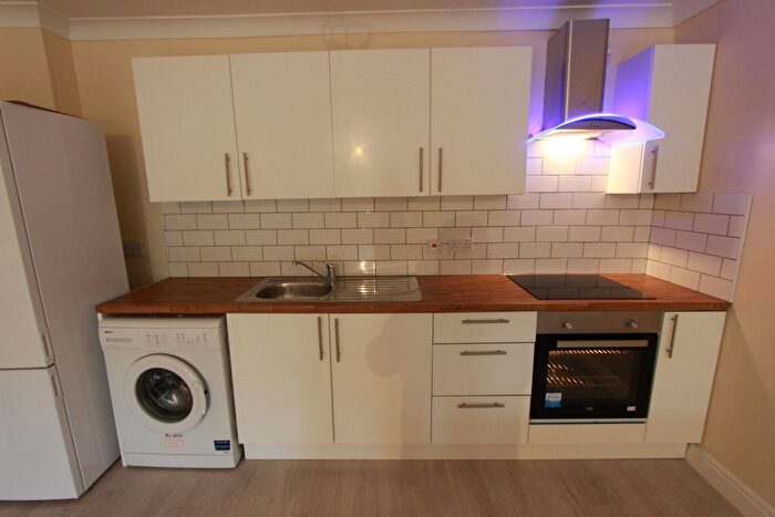 Studio To Rent In High Road, London, N20