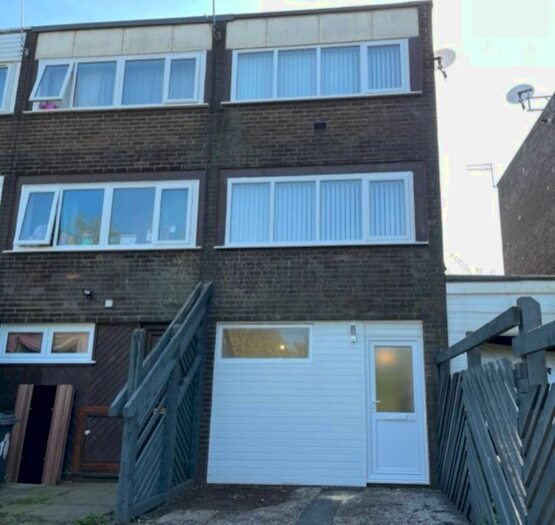 3 Bedroom Town House To Rent In Whitchurch Way, Runcorn, WA7