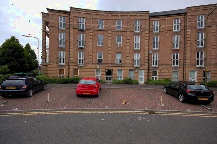 Garage / Parking To Rent In Morrison Circus, Edinburgh, EH3