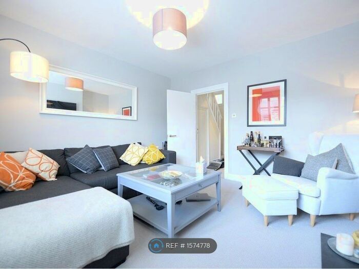 2 Bedroom Flat To Rent In Peckham, London, SE15