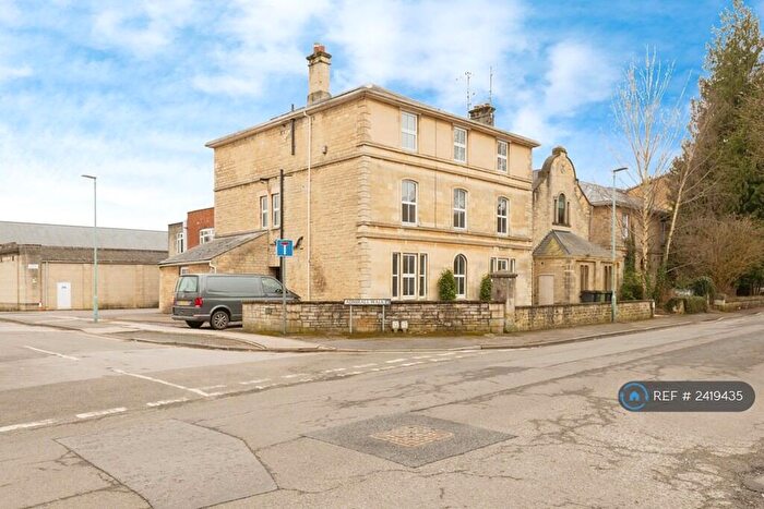 3 Bedroom Flat To Rent In The Avenue, Cirencester, GL7
