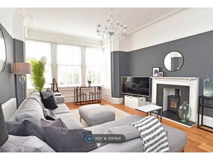 2 Bedroom Flat To Rent In Westcliffe Mount, Harrogate, HG2