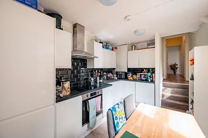 2 Bedroom Flat To Rent In Neasden Lane North, Neasden, London, NW10