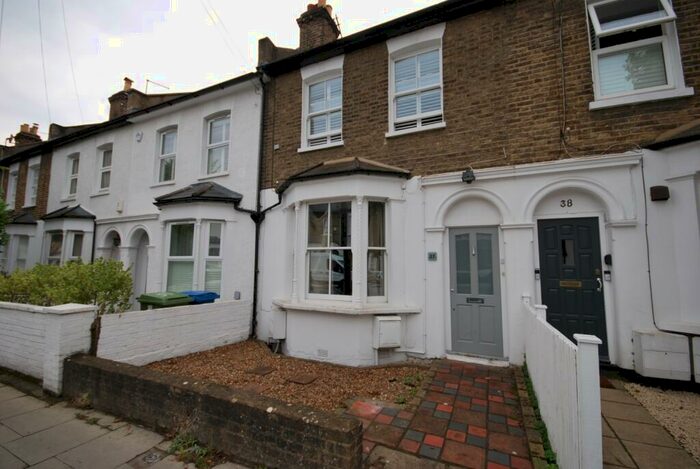 3 Bedroom Flat To Rent In St. Francis Road Dulwich, SE22