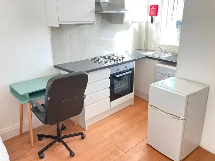 Studio To Rent In Chiswick High Road, London, W4