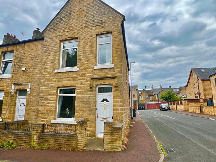2 Bedroom End Of Terrace House For Sale In Bedford Street, Elland, HX5