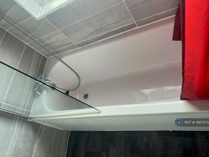 3 Bedroom Semi-Detached House To Rent In Stanfell Road, Leicester, LE2