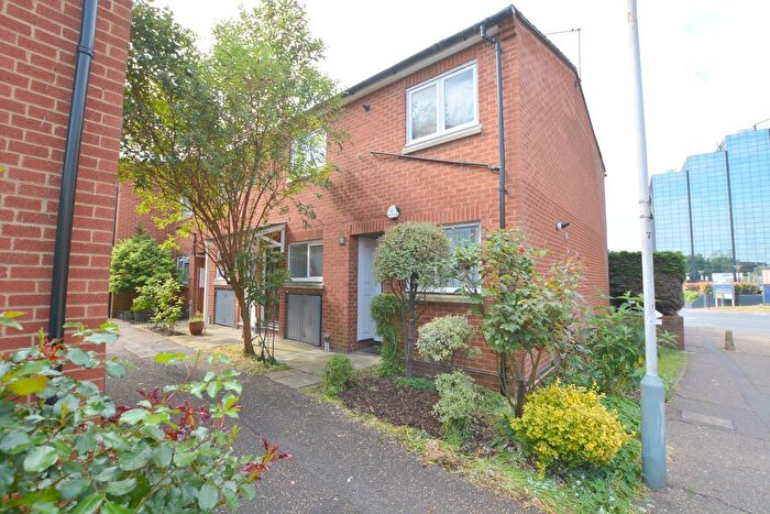 1 Bedroom Maisonette To Rent In Iffley Close, Uxbridge, UB8