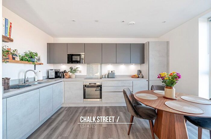 1 Bedroom Flat For Sale In Somerville House, Fairlane Road, Rainham, RM13