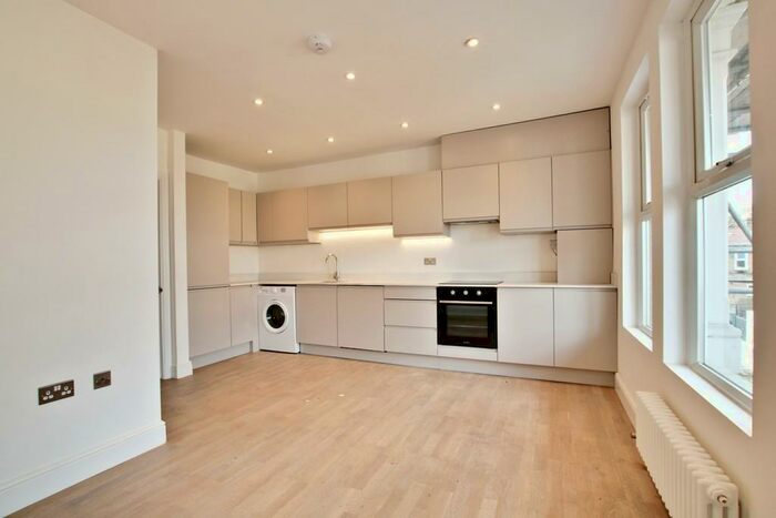 2 Bedroom Apartment To Rent In Southwell Road, SE5