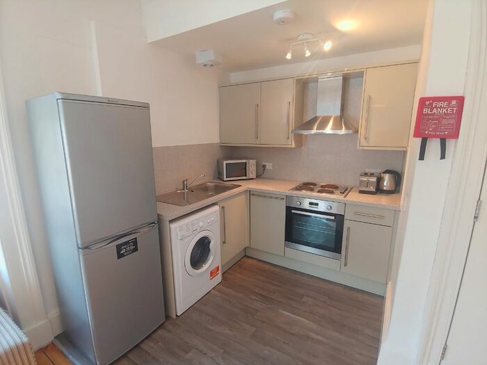 2 Bedroom Flat To Rent In Gardners Crescent, City Centre, Edinburgh, EH3