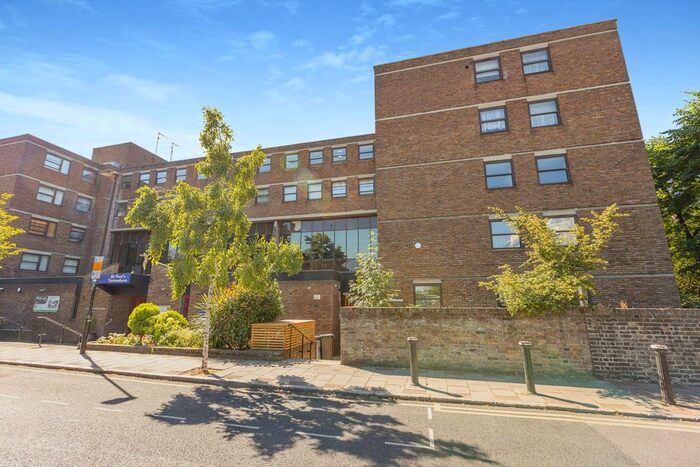 2 Bedroom Flat To Rent In Park Lane, London, N17