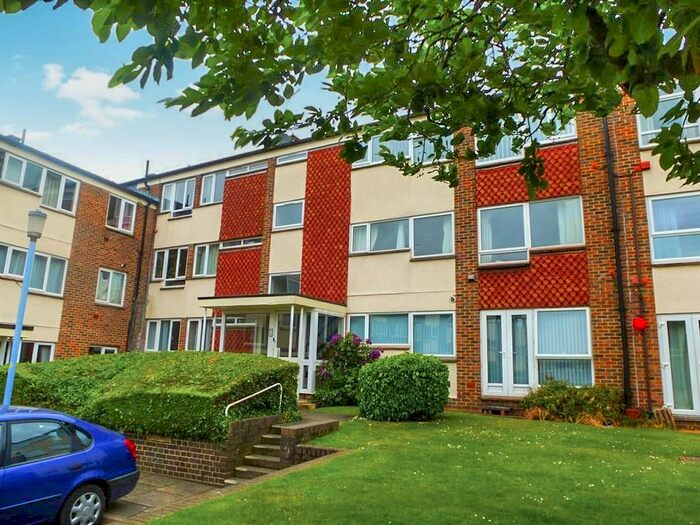 2 Bedroom Flat To Rent In Cliftonville Court, Abington, Northampton, NN1